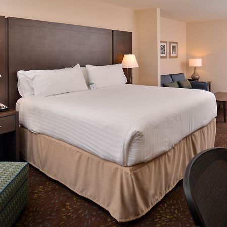 Holiday Inn Express & Suites Dearborn Sw - Detroit Area By Ihg Екстериор снимка