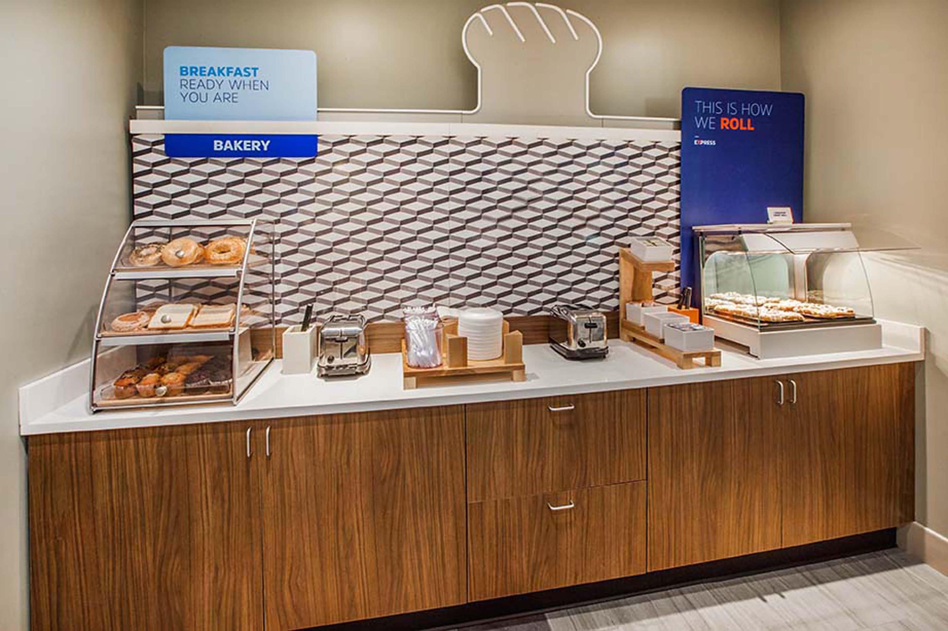 Holiday Inn Express & Suites Dearborn Sw - Detroit Area By Ihg Екстериор снимка