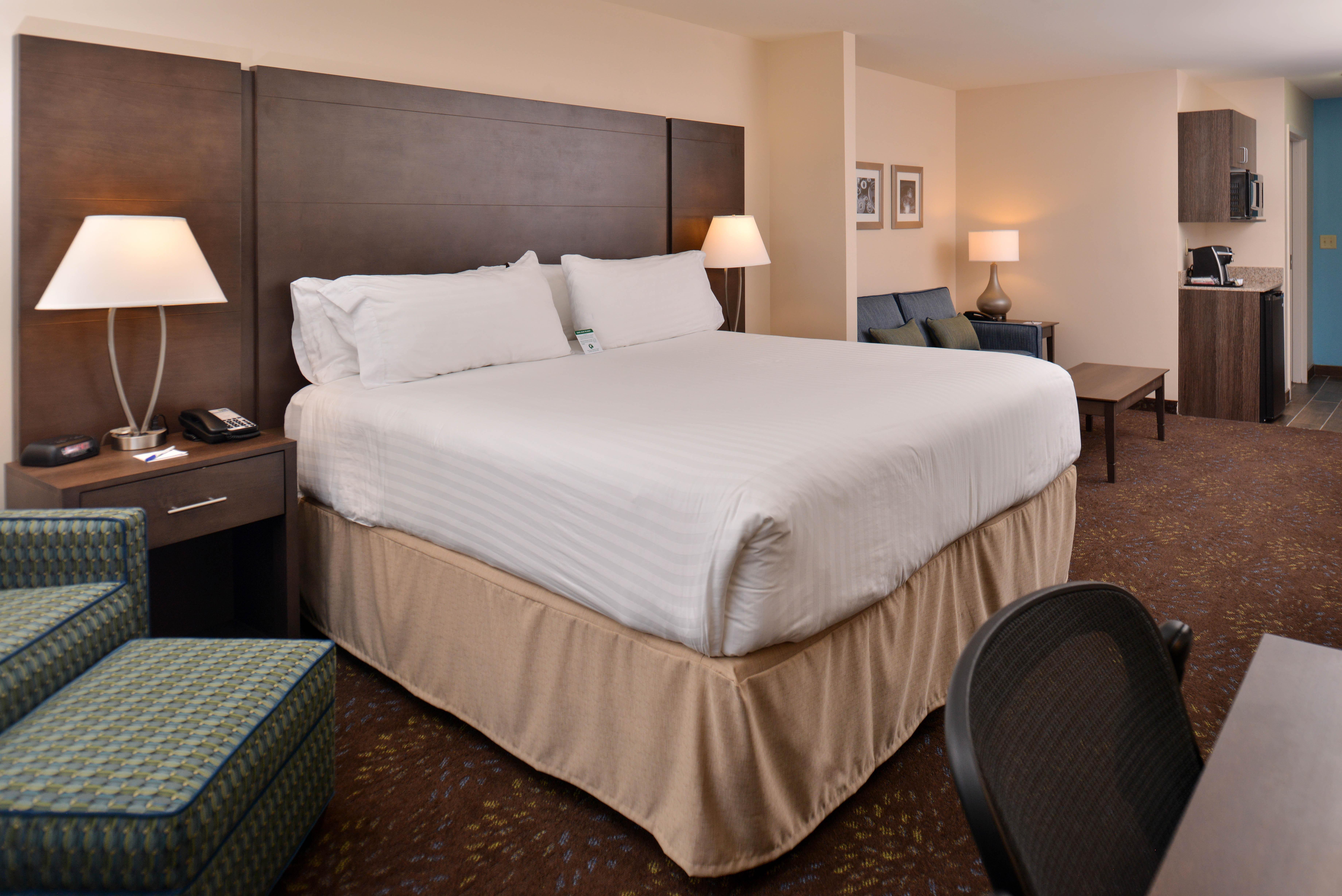 Holiday Inn Express & Suites Dearborn Sw - Detroit Area By Ihg Екстериор снимка