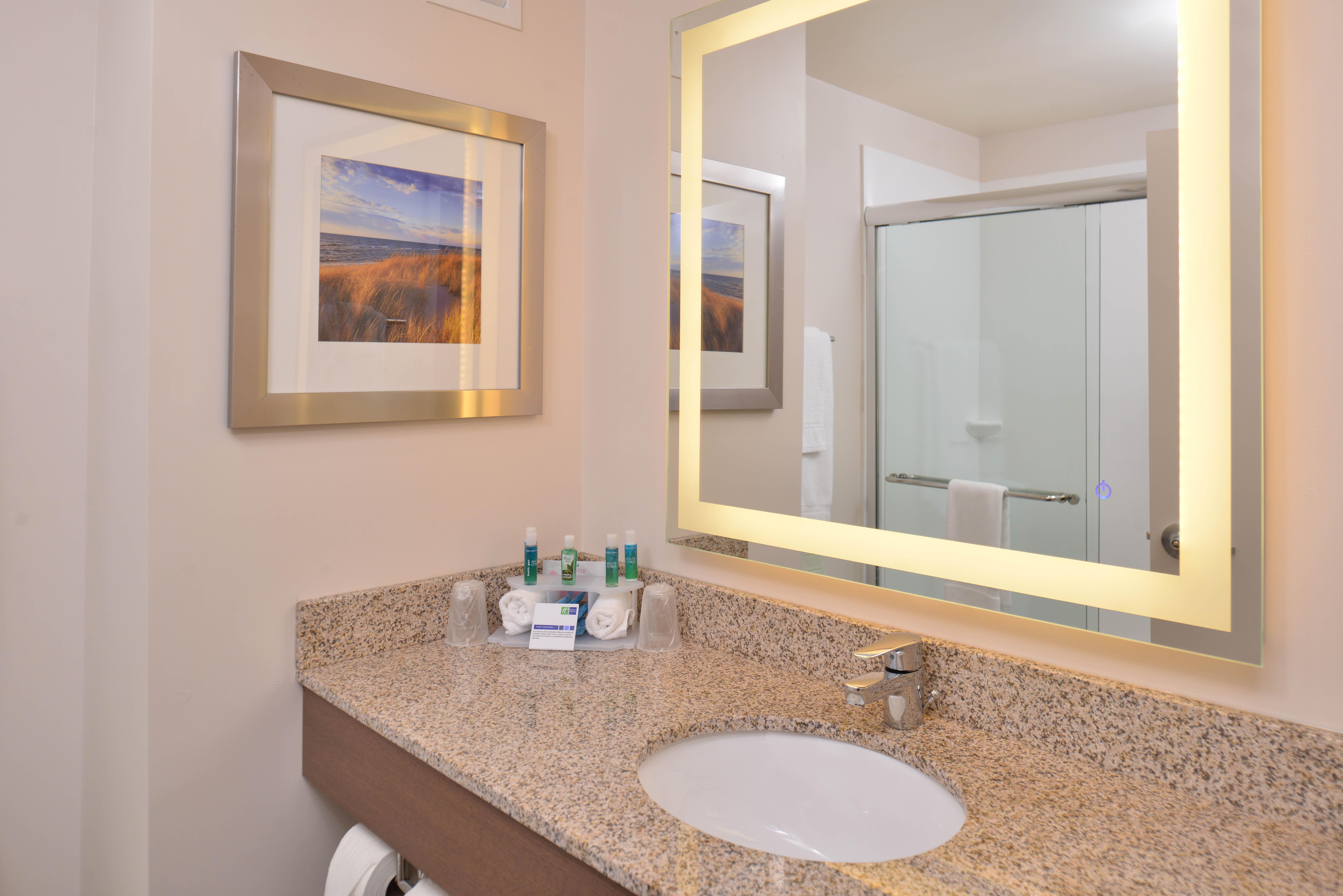 Holiday Inn Express & Suites Dearborn Sw - Detroit Area By Ihg Екстериор снимка